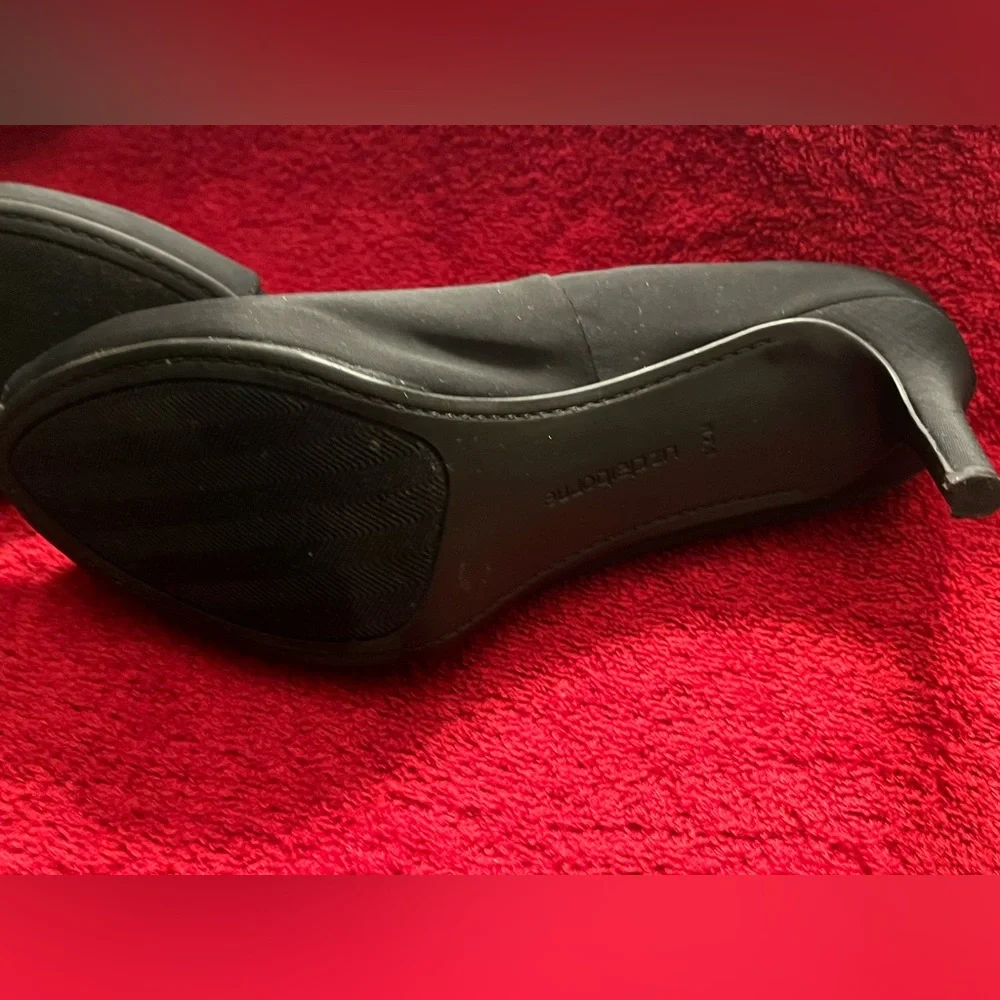 Elegantly Liz Claiborne Black Peep-Toe Heels - Picture 9 of 9